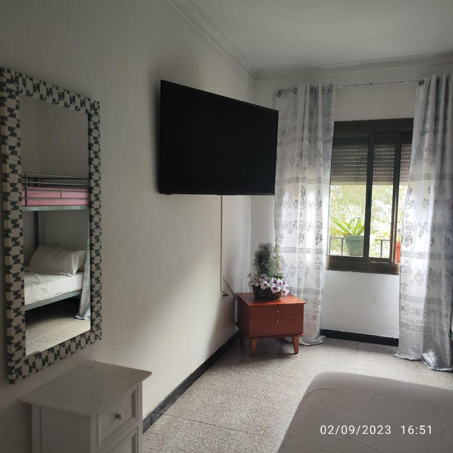 Apartamento Apto Barcelona C R Santa Coloma de Gramenet Exterior foto
